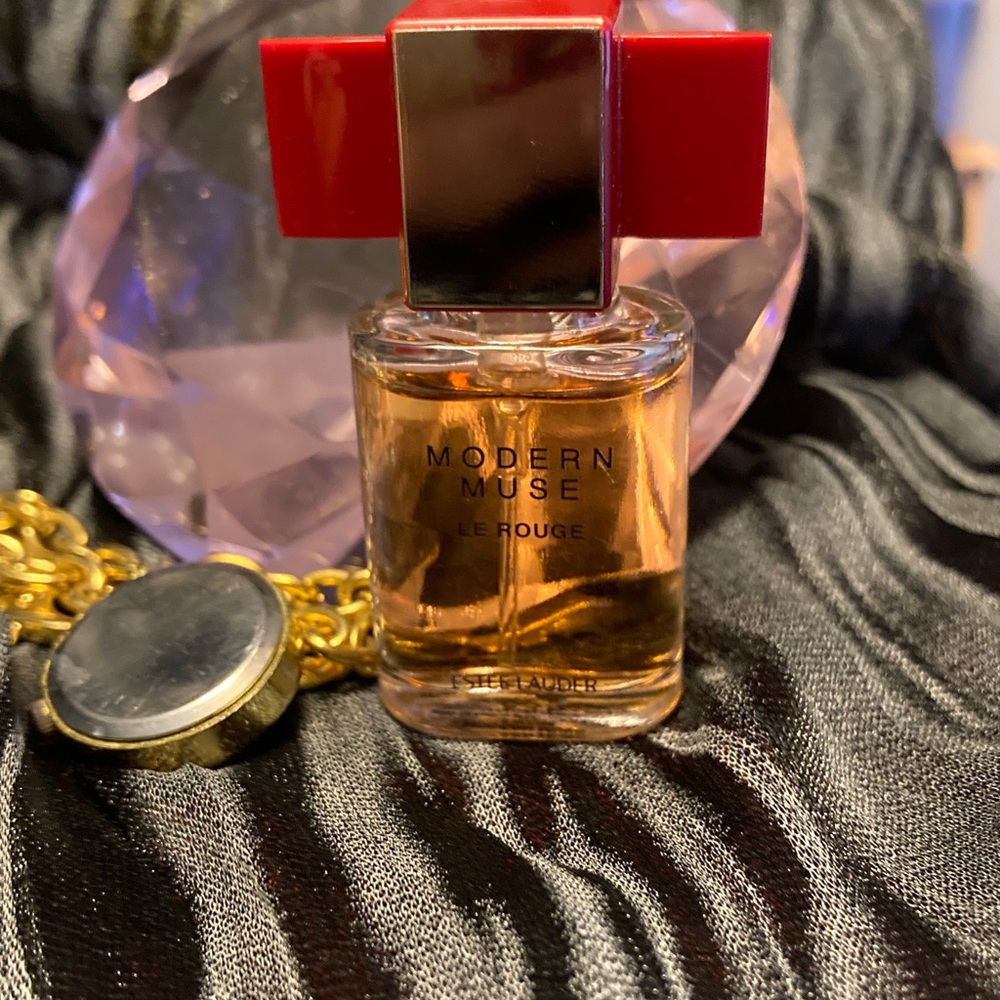 Estee Lauder Modern Muse Fragrance with Red Cap